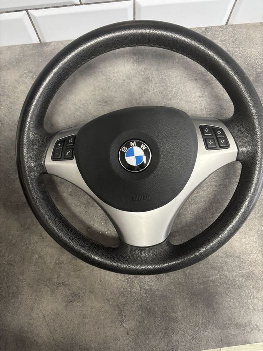 BMW E90 E87 (  157/1)  kierownica sportowa stan bardzo dobry