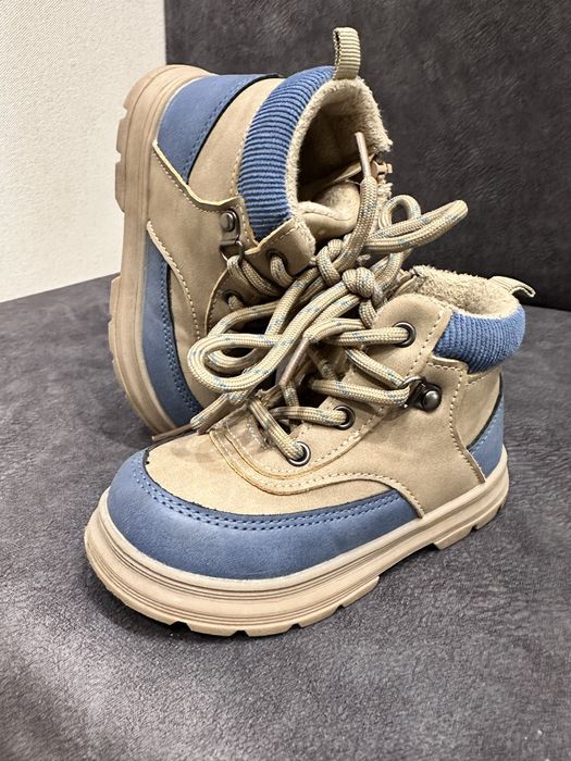 Високі черевики reserved