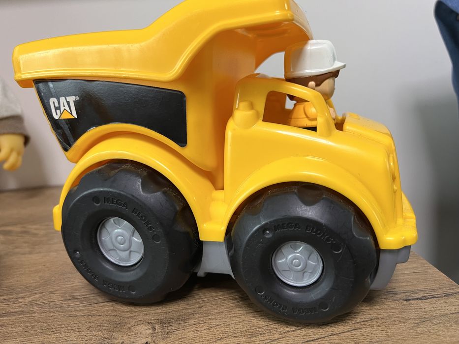 Mega Bloks CAT машинка
