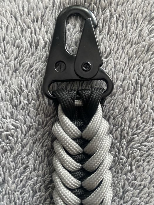 Brelok do kluczy z paracordu