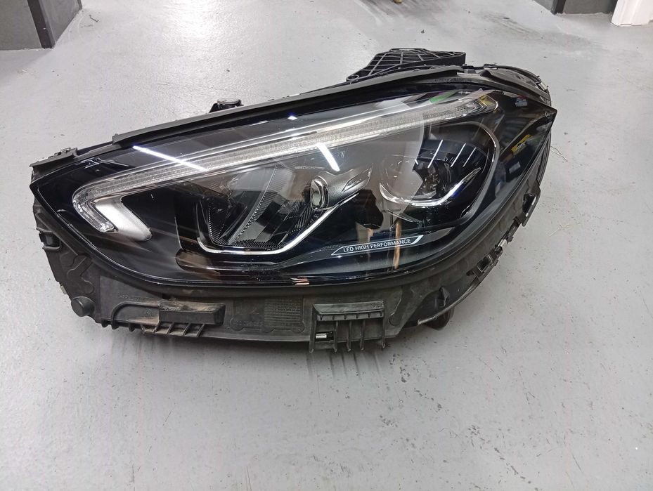 Farol esquerdo Mercedes W206