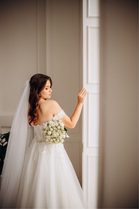 Весільна сукня біла