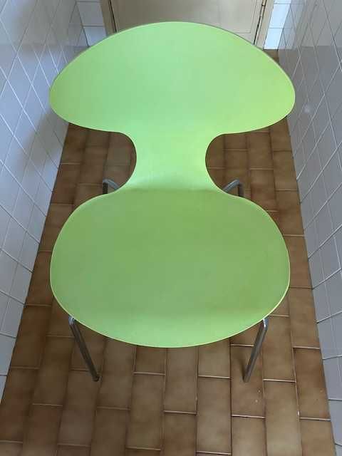 Cadeira de cor verde lima