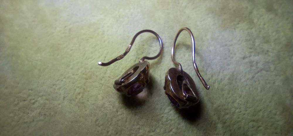 Серьги  с камнем