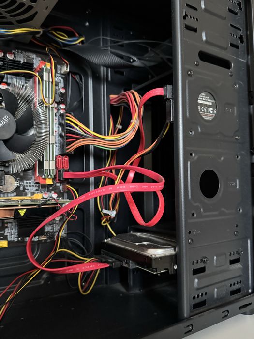 Intel XeonE5-2630, 6ядер 12 потоків, 16 ОЗУ, Radeon 2gb