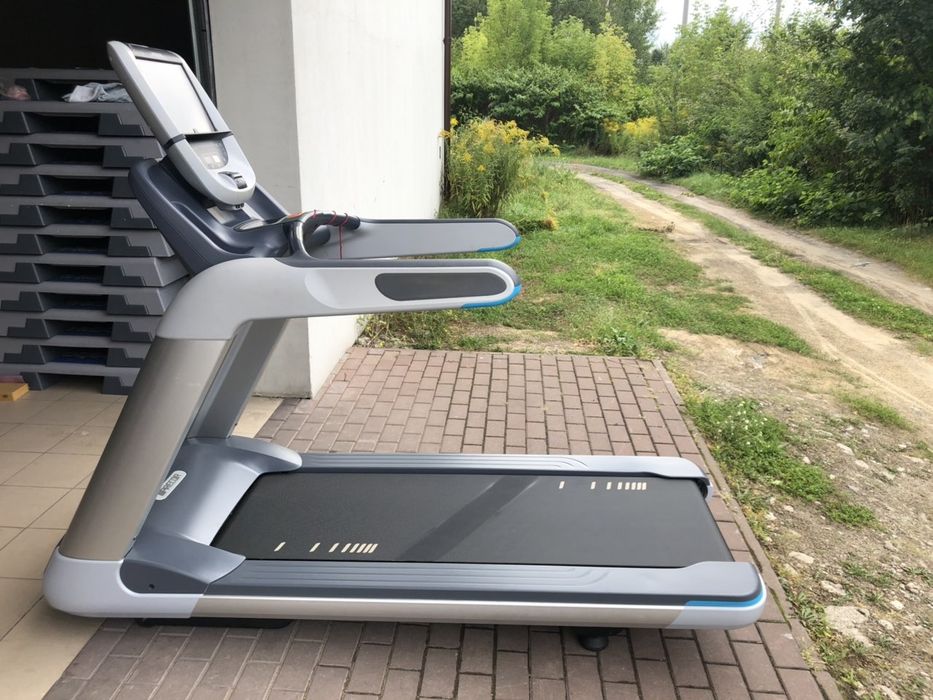 Беговая дорожка Precor TRM 885 Next Generation состояние новой
