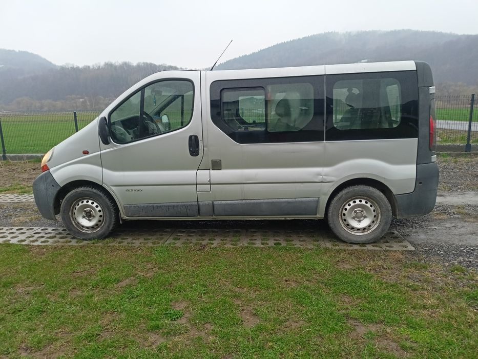 Renault Trafic 8 osobowy 1.9dci Vivaro primastar