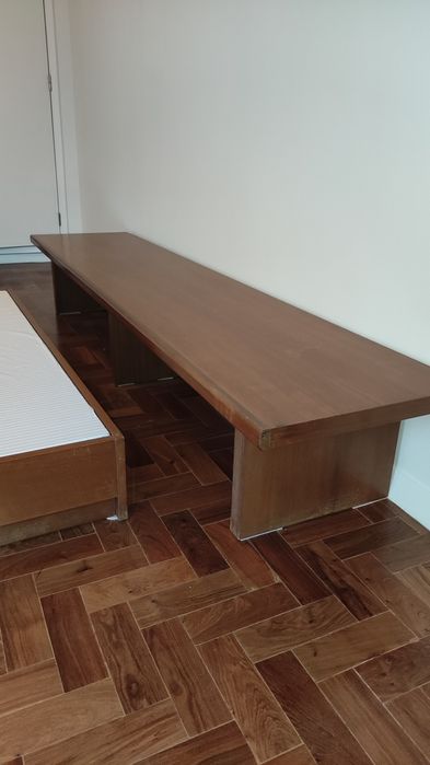 Cama de casal de baixo perfil