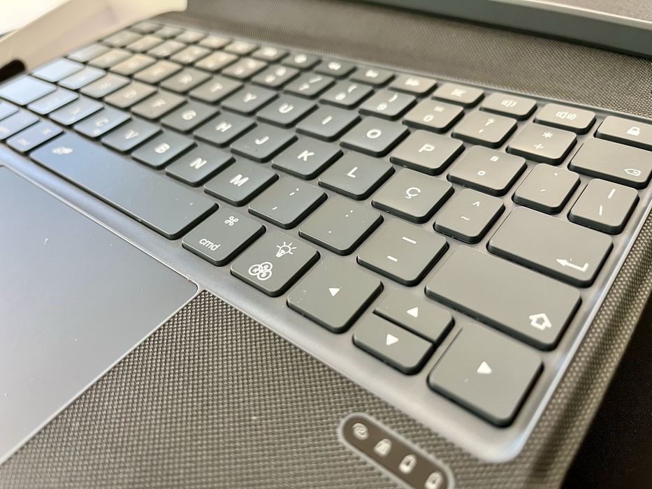 Capa para  iPad 10.9” 360 com teclado Bluetooth e case completa