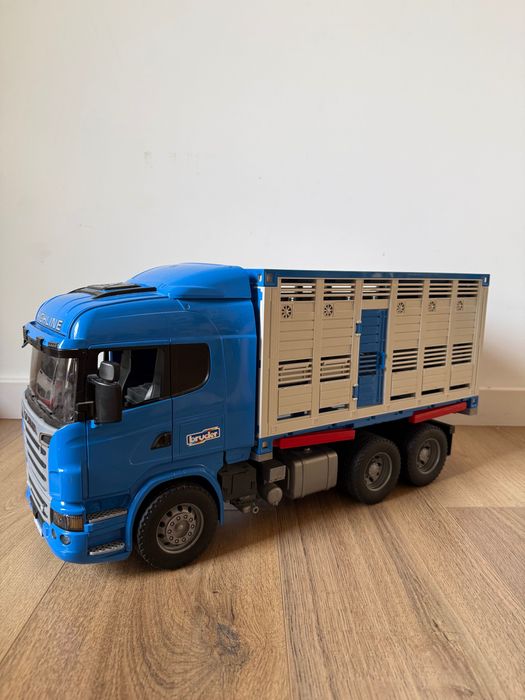 Samochód Bruder Scania, kontener z figurką ktowy