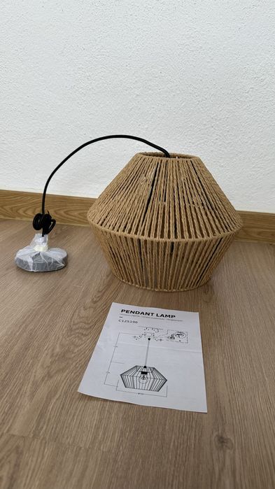 2 candeeiros suspensos de teto