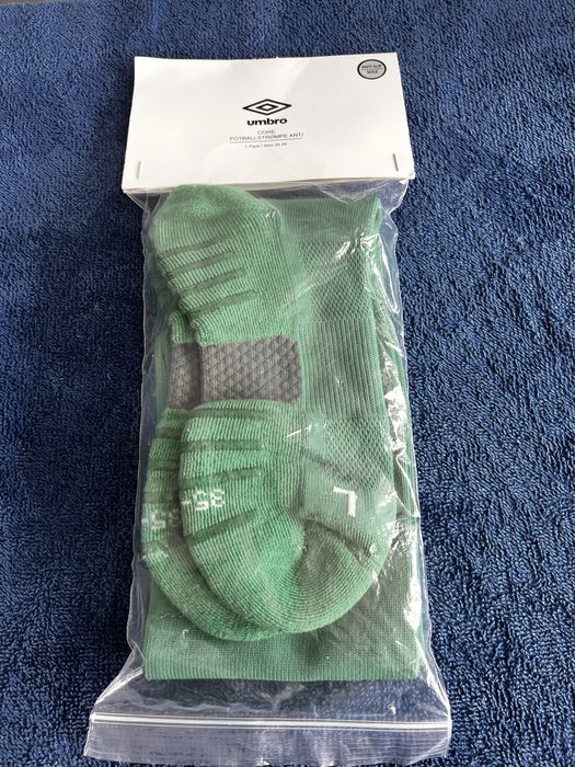 Piłkarskie getry Umbro rozmiar 35-39