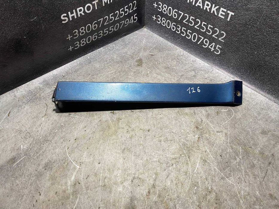 Накладка планка вія під передню праву фару Mercedes-Benz W126