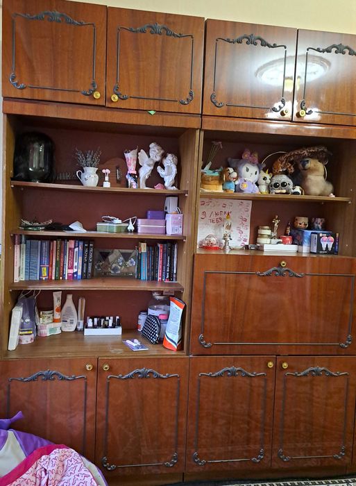 Віддам шафу-стінку, антресоль