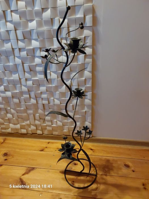 Świecznik metaloplastyka