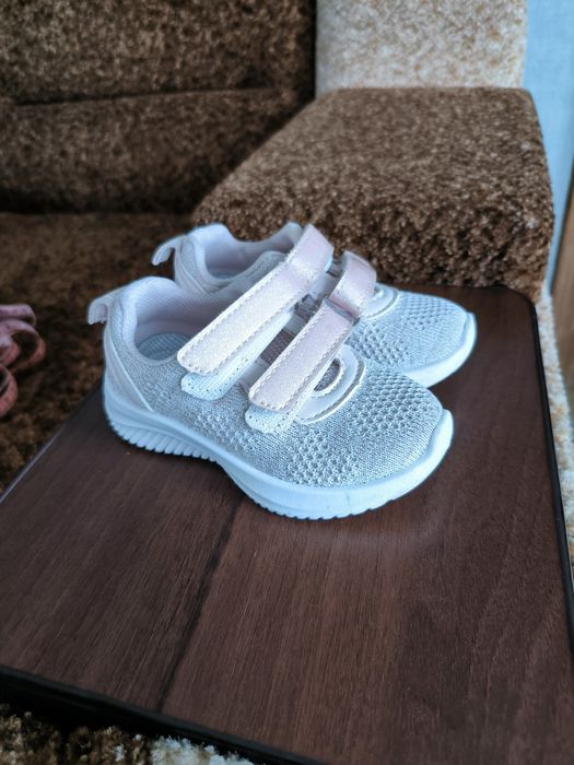 Продам кросівки 21 р.