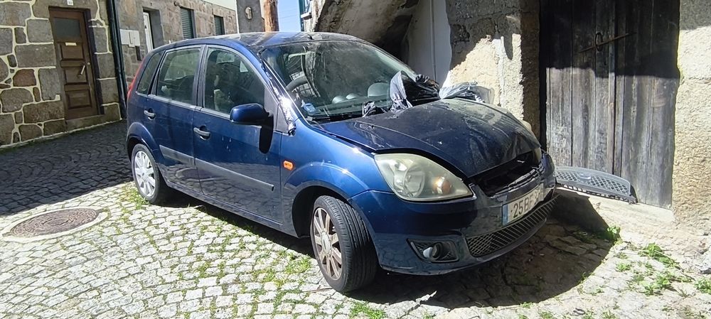 Vendo  pela melhor oferta ou troco Ford fiesta 2006 por mota