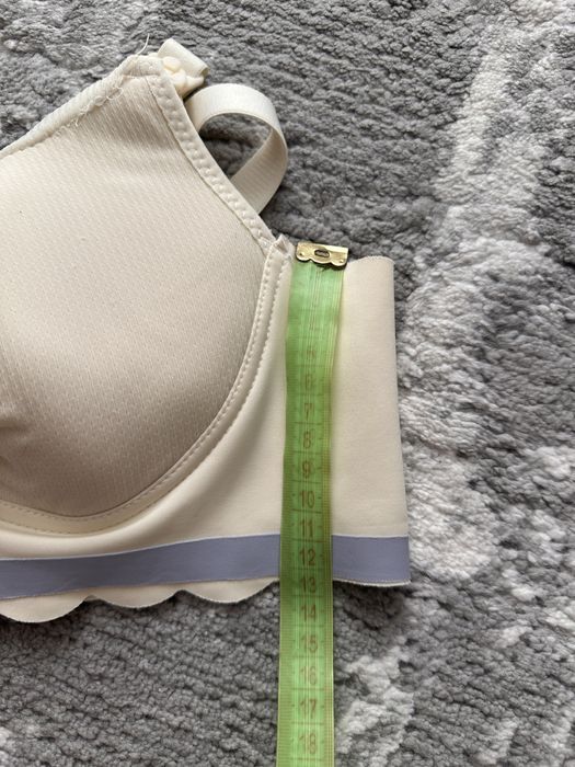 Бюст для годування