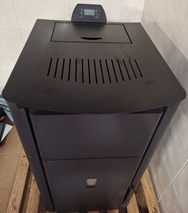 caldeira a pellets, marca Proteu, modelo Navarra 18.