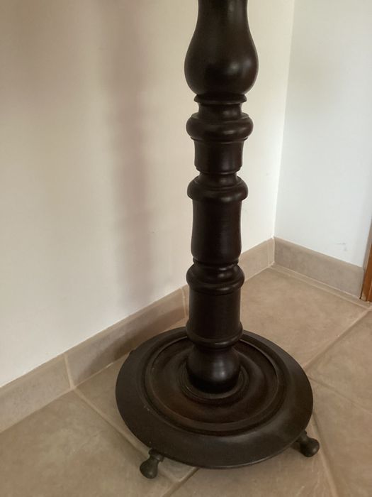 Bengaleiro antigo em pau preto