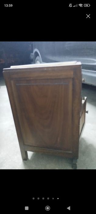 Mesa de cabeceira antiga, tampo de pedra branca