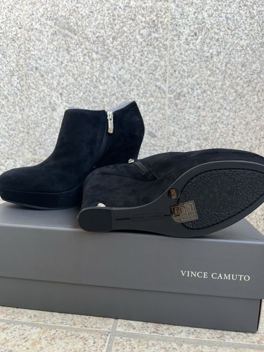 Botins Vince Camuto 38 pretos salto alto cunha elegantes com caixa