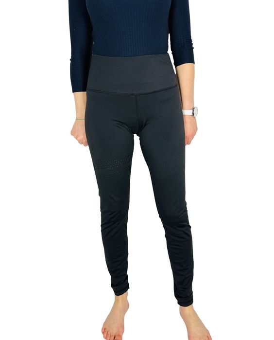 Czarne legginsy sportowe z perforacją M 38