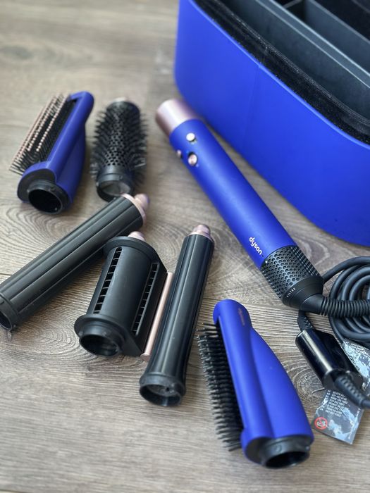 Dyson стайлер