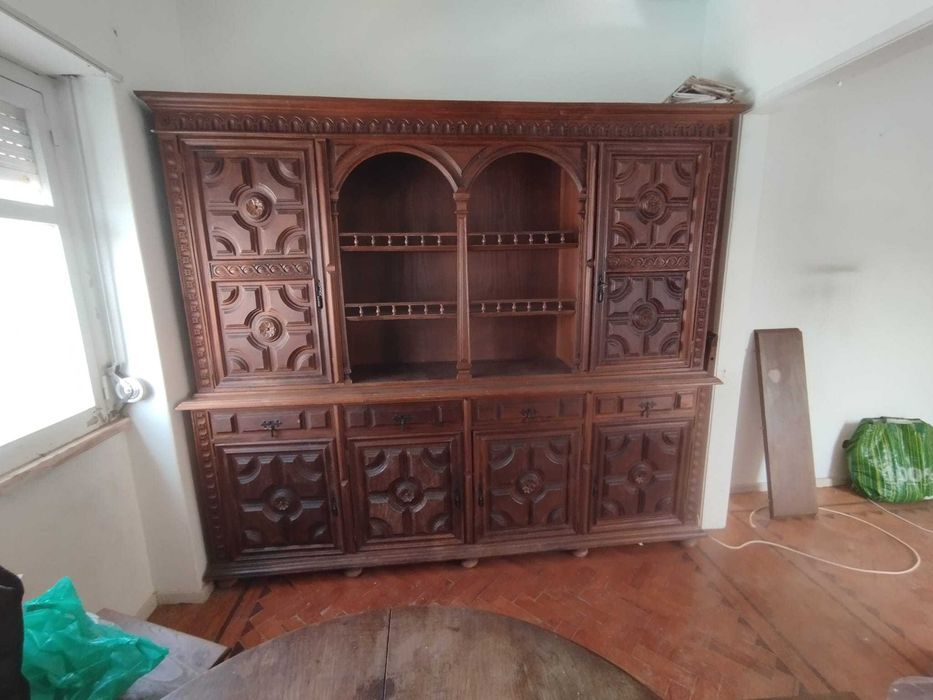 Móvel e conjunto de mesa e 6 cadeiras