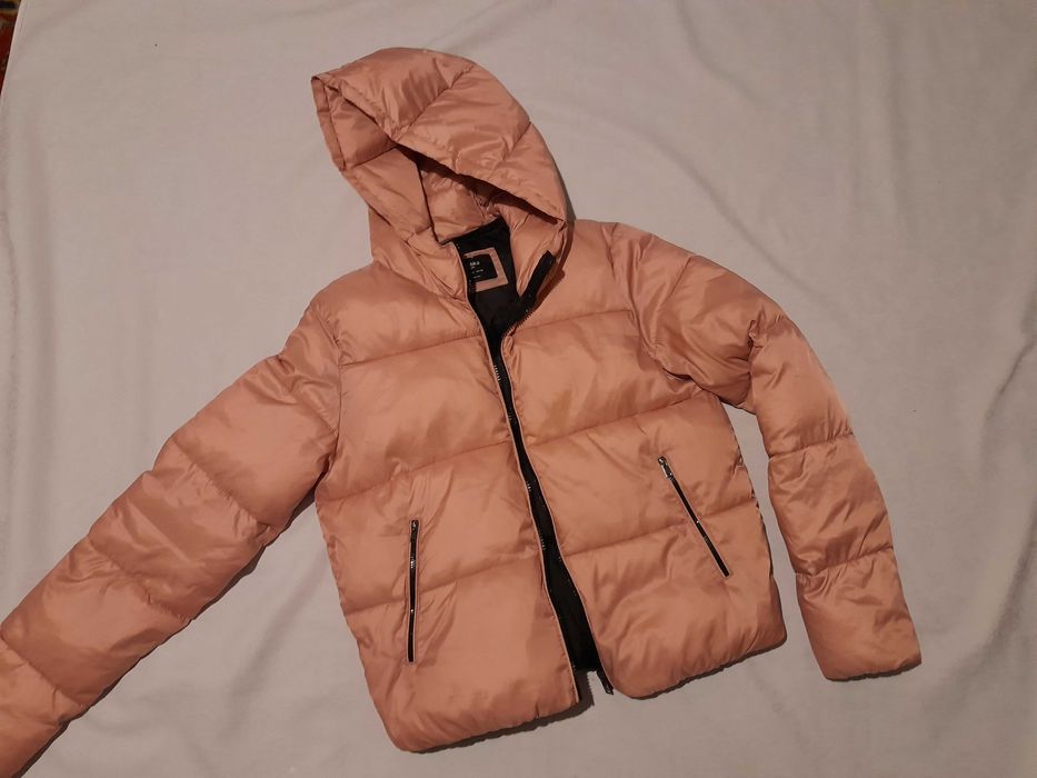 kurtka krótka Bershka roz M/L; zgaszony róż