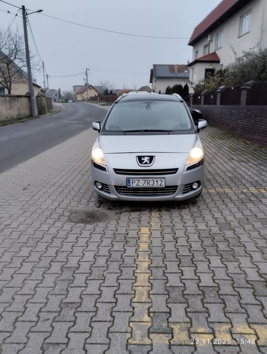 Peuheot 5008 . 5osobowy