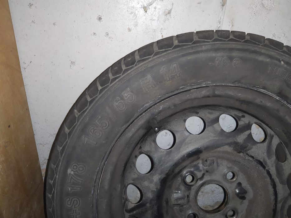 2 pneus com jantes
