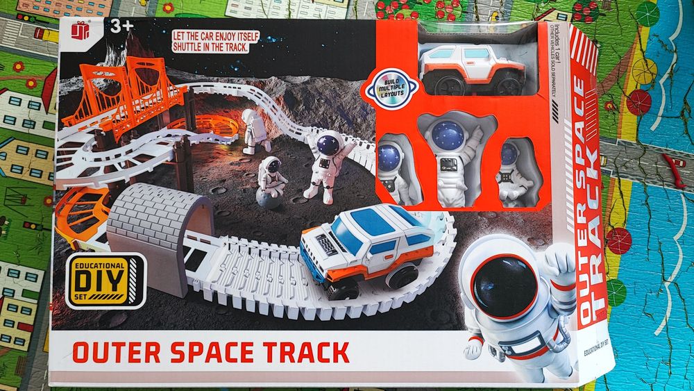 Продам трек з космонавтами