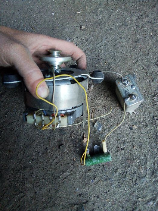 Двигатель ( мотор) от стиральной машины вышлю наложенным