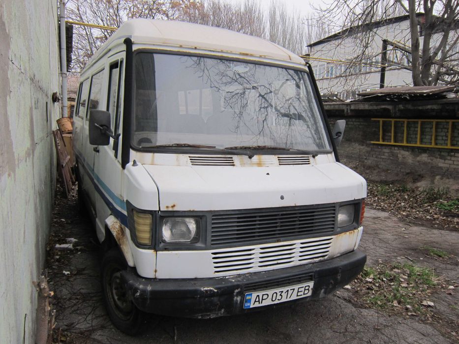 Продам Mercedes-Benz 210D категория В до 2х тонн груза и до 10 кубов