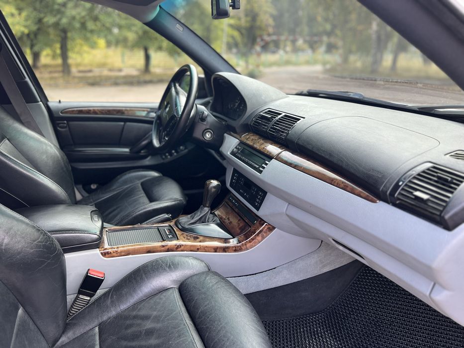 Продам BMW x5 e53