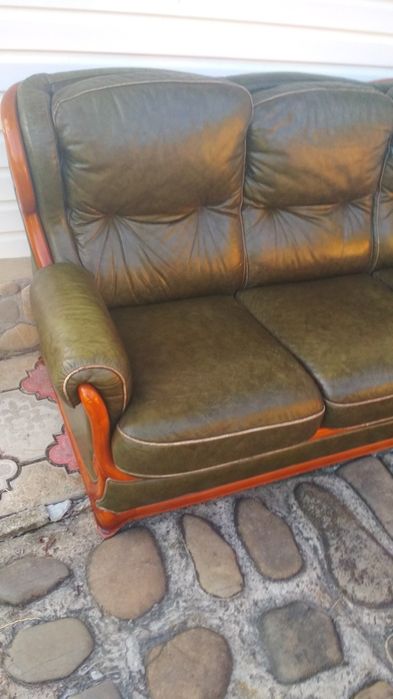 Диван зелений шкіряний