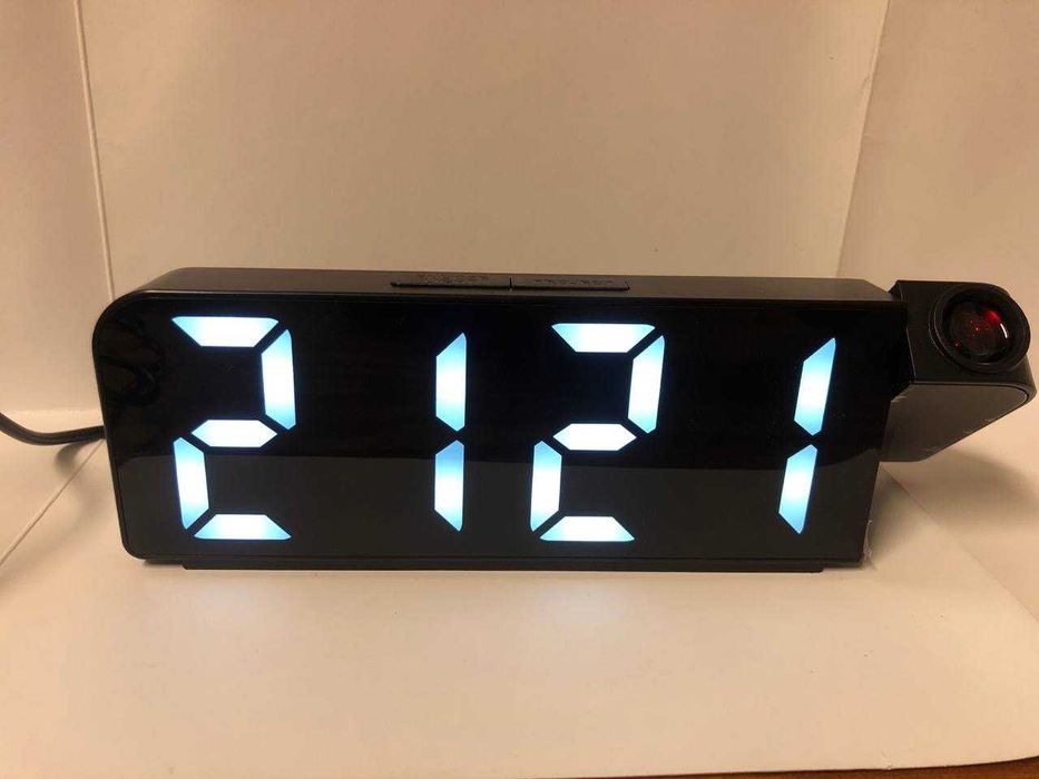 Cyfrowy budzik projekcyjny do sypialni