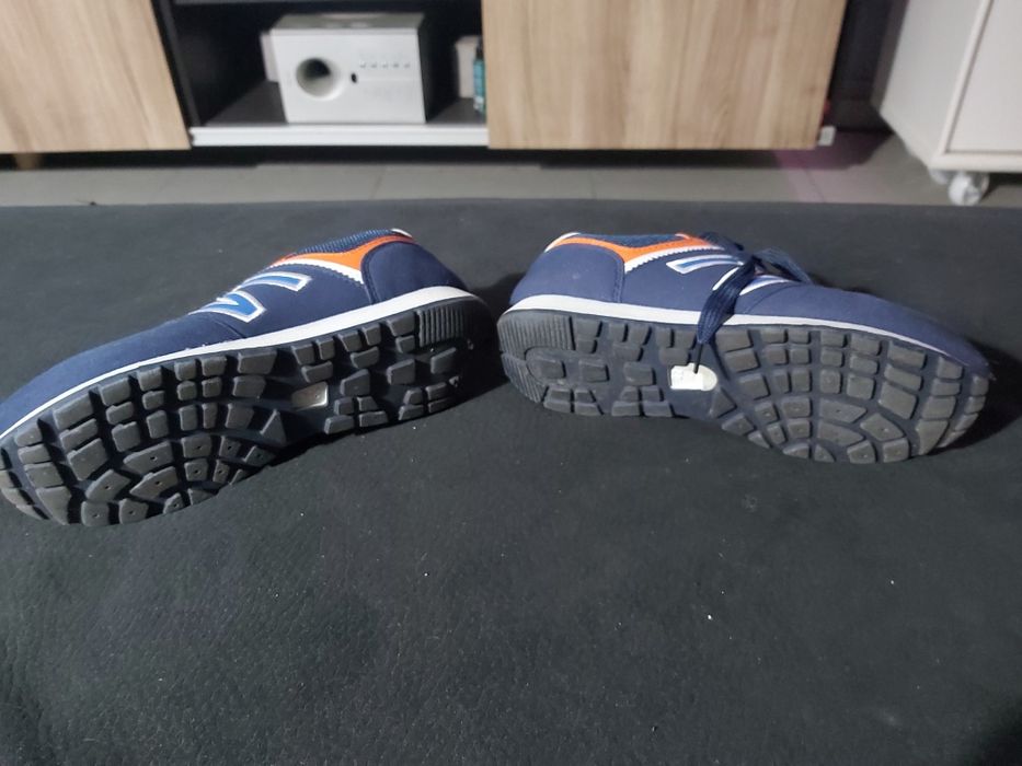 Sapatilhas NOVAS -- 38