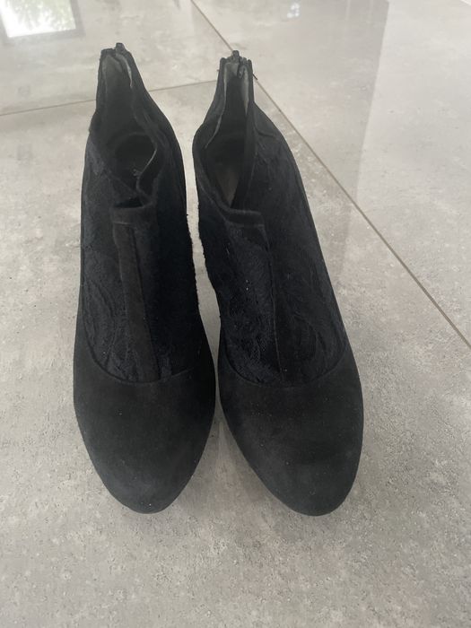 Zamszowe botki z koronka