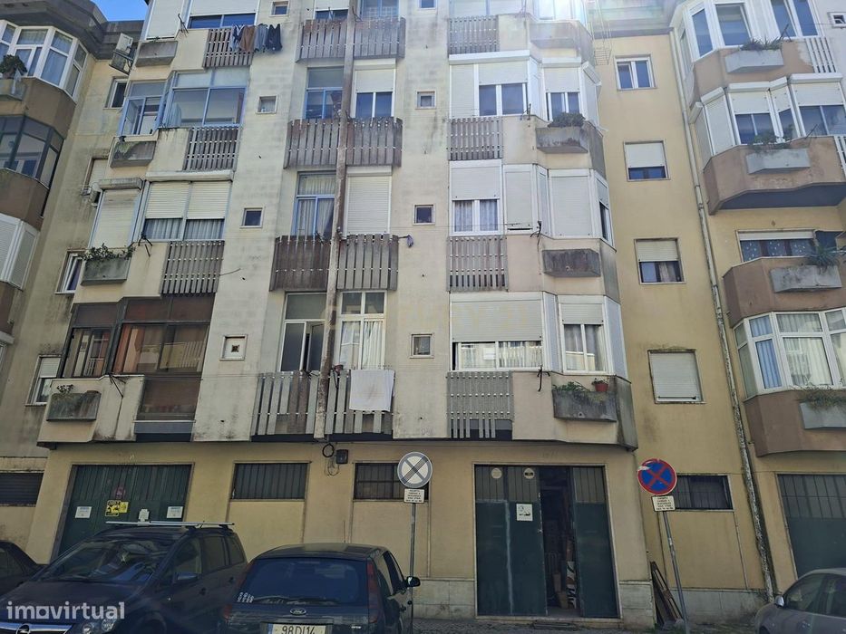 Espaço comercial à venda na Rua Quirino Rosa,19 na Amadora
