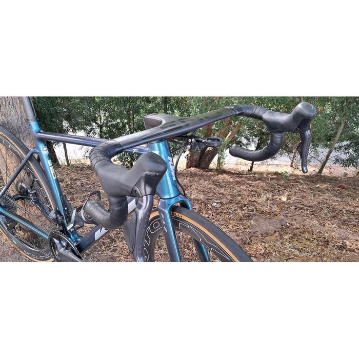 Ktm revelator com ultegra di2 e rodas carbono