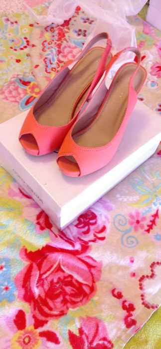 Par de sapatos SuiteBlanco em tecido tom coral, Tam. 36