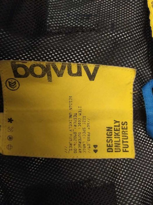 Комбінізон робочий, утеплений, водонепропусний з кишенями.