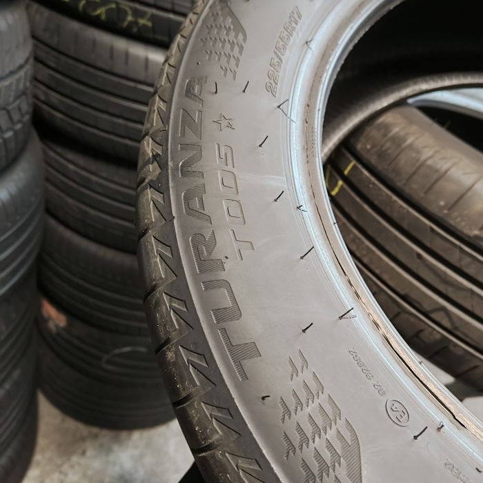 225/55/17 Sprzedam parę opon letnich Bridgestone