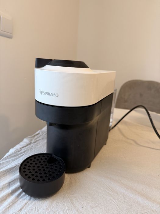 Máquina de café Nespresso Vertuo + Acessórios