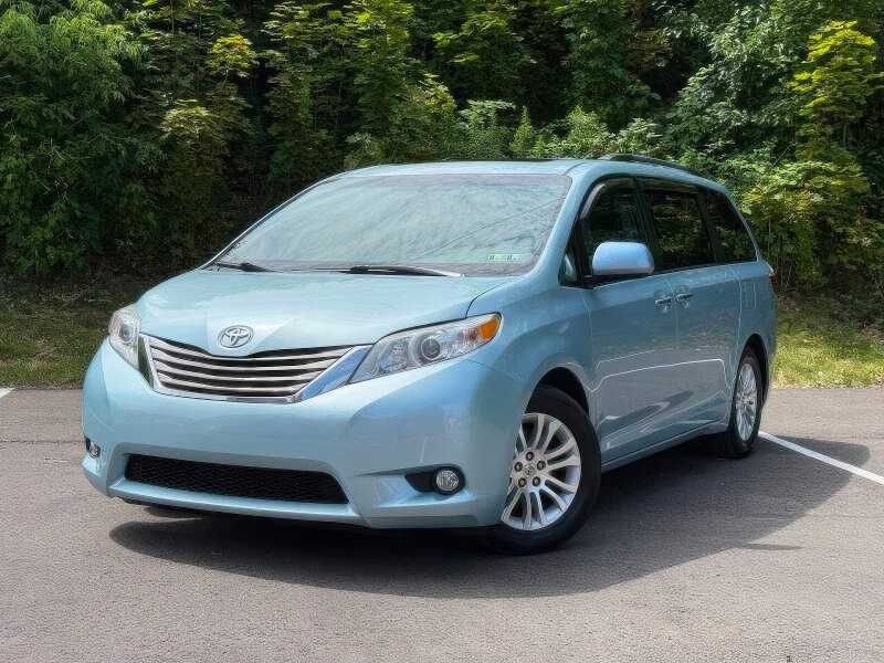 2015 Toyota Sienna XLE Premium 8-Passenger