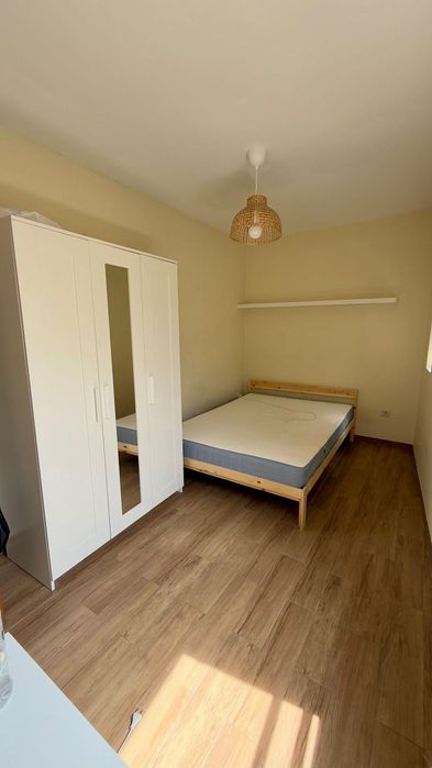 Pack Quarto: Cama Casal IKEA (Pinho) + Colchão de Molas + Secretária