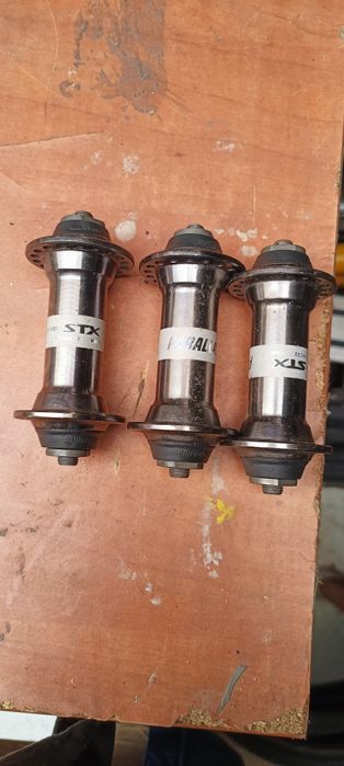 Vários cubos de rodas para bicicletas