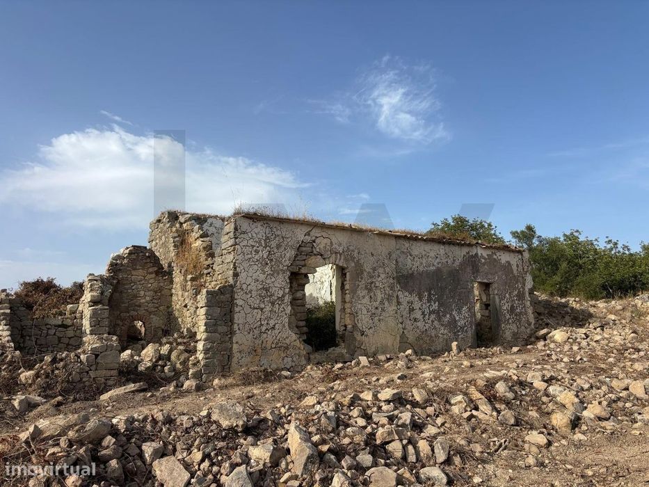 Terreno com Ruina em Charneca de São Faustino - Boliqueime - Loulé